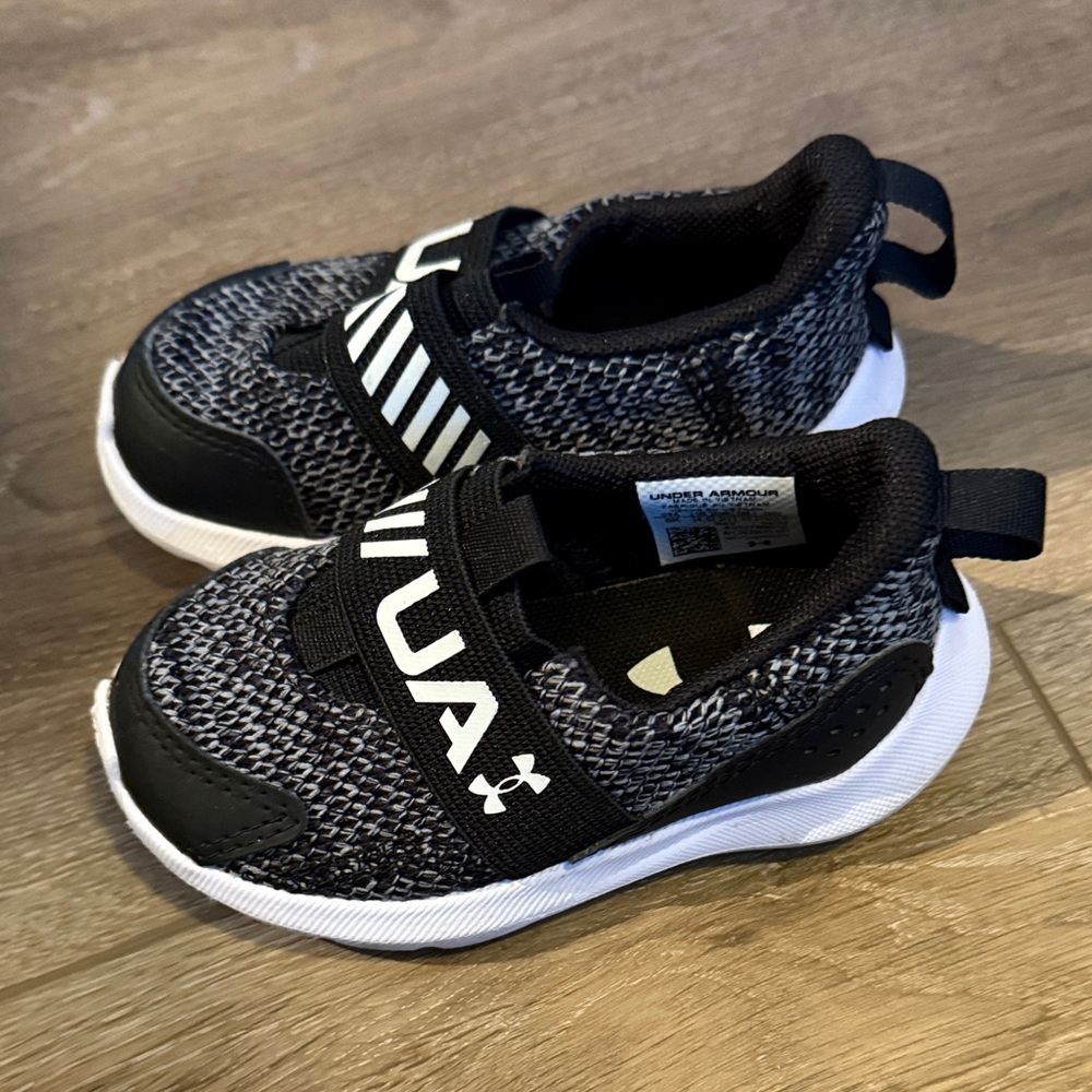 Under Armour Kids Black and White Sneakers Size 5